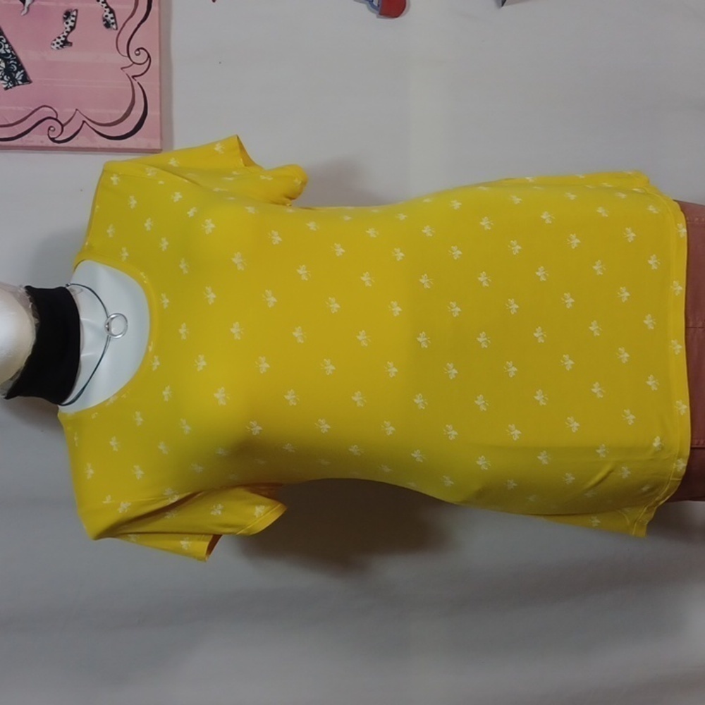 APT. 9 Short Sleeve T-Shirt SIZE XL BOLD YELLOW RAYON AND SPANDEX MATERIAL